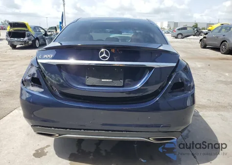 2018 Mercedes-Benz C 300 z USA, uszkodzony, nr VIN WDDWF4JB5JR320739